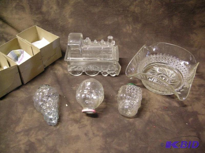 lot 187 image: Vintage glass candy containers