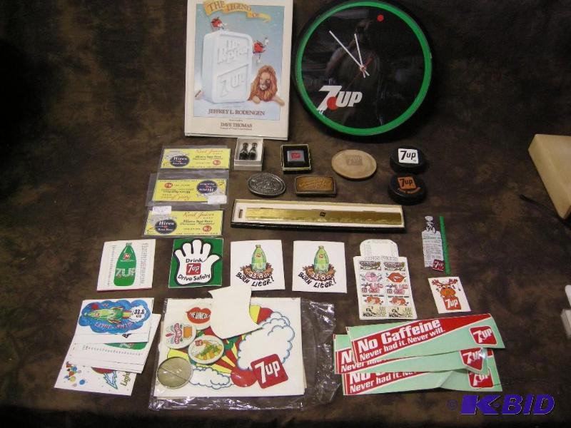 lot 208 image: Vintage mostly 7Up and Dr Pepper items