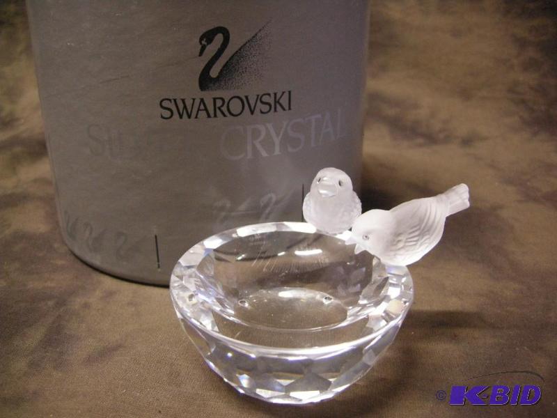lot 218 image: Swarovski Feathered Beauties Bird Bath