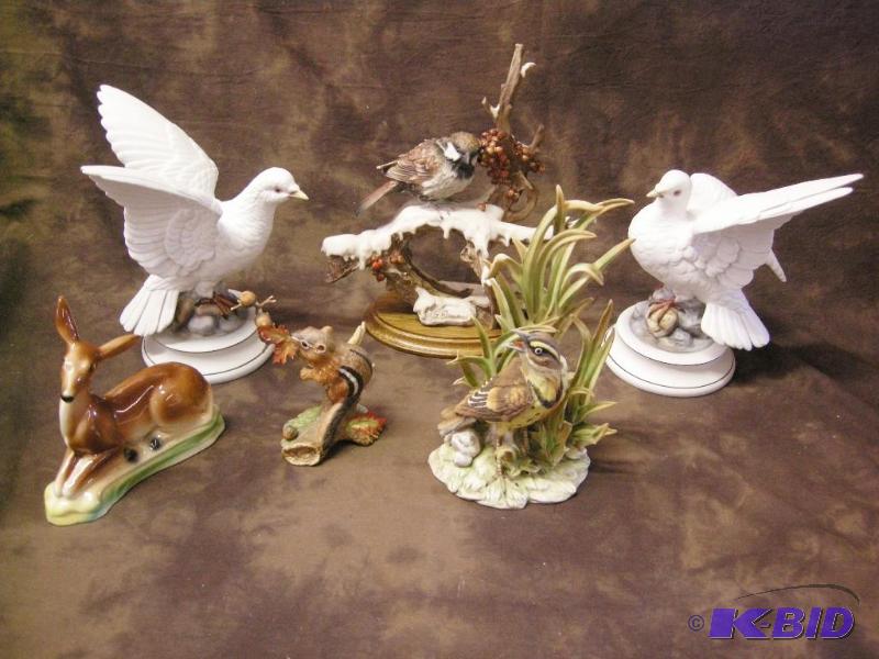lot 220 image: Group wildlife figurines
