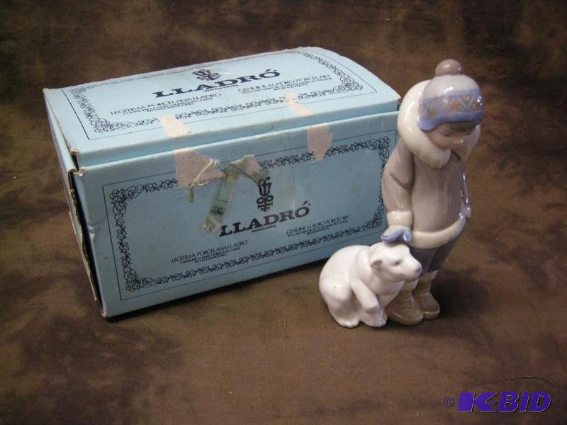 lot 222 image: Lladro figure in box #5238