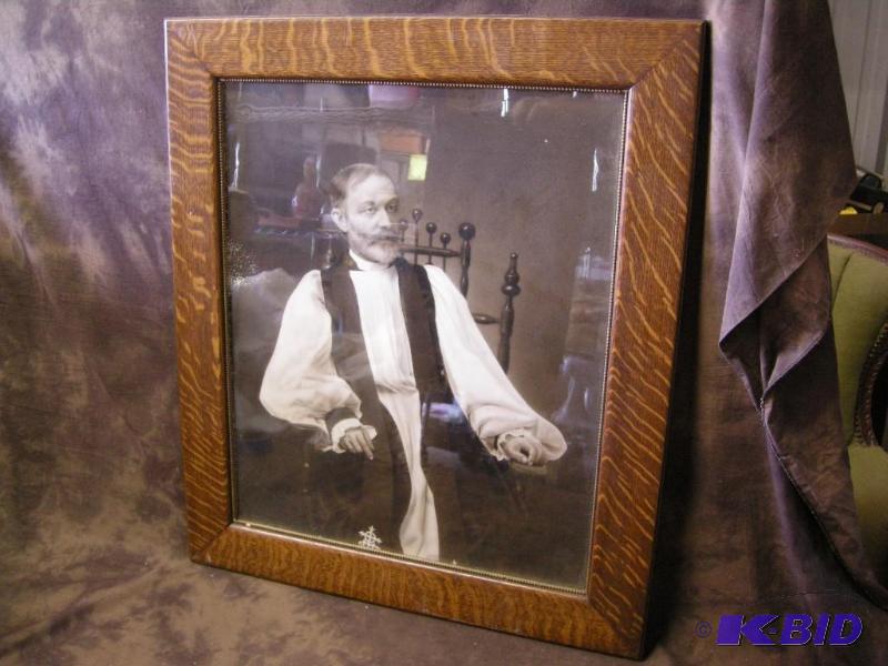 lot 248 image: Antique quarter sawn oak framed religious picture