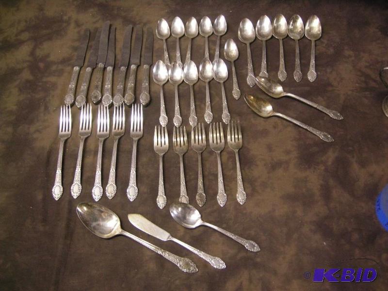 lot 260 image: Community Plate flatware set