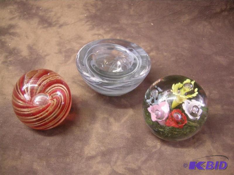 lot 267 image: Kosta Bonda paperweight bowl