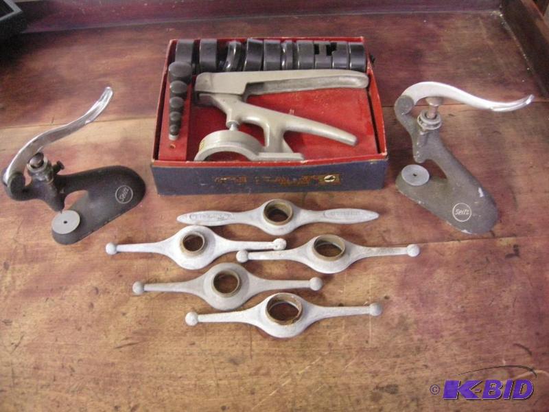 lot 28 image: Watchmaker tools