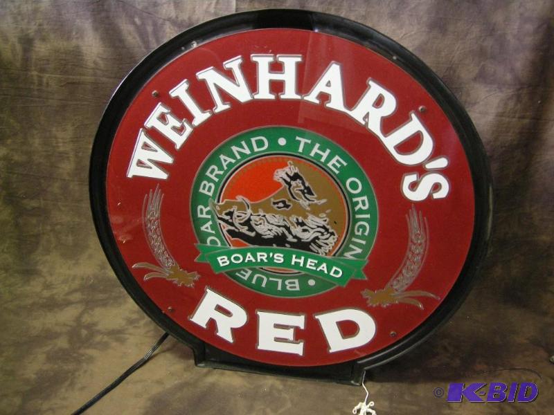 lot 305 image: Weinhards Red Boars Head plastic light-up rotation beer sign