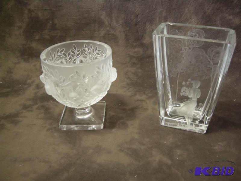 lot 319 image: Lalique France crystal bowl and a crystal etched signed vase 7