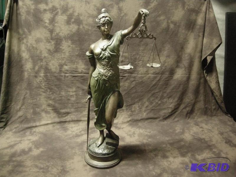 lot 32 image: Vintage bronze Blind Justice sculpture