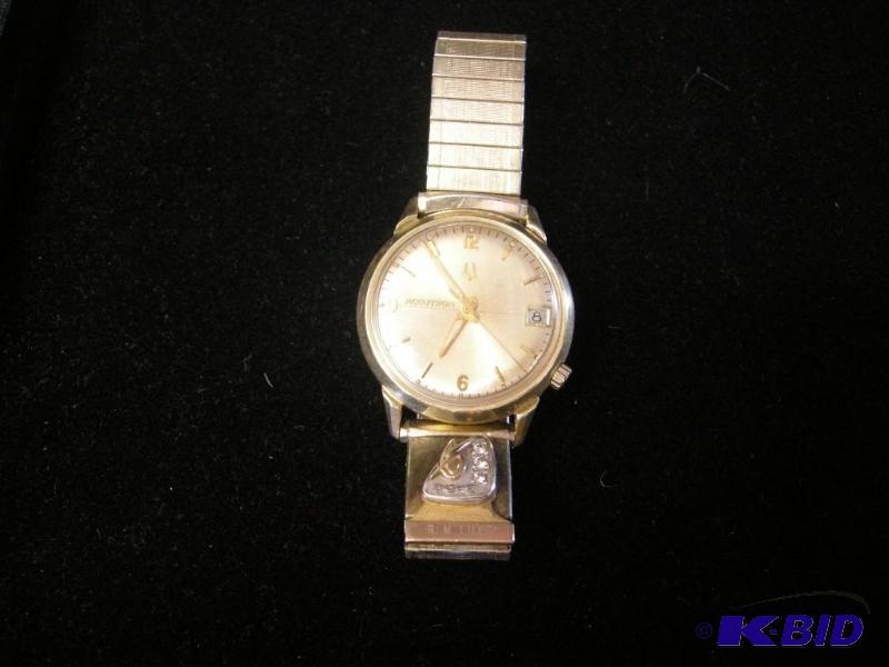 lot 326 image: Vintage Bulova Accutron mens wristwatch