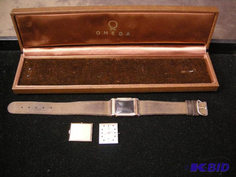 lot 327 image: Vintage womens Omega wristwatch