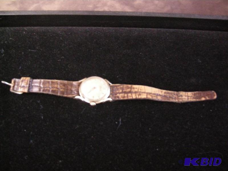 lot 331 image: Vintage Gruen Precision Autowind watch