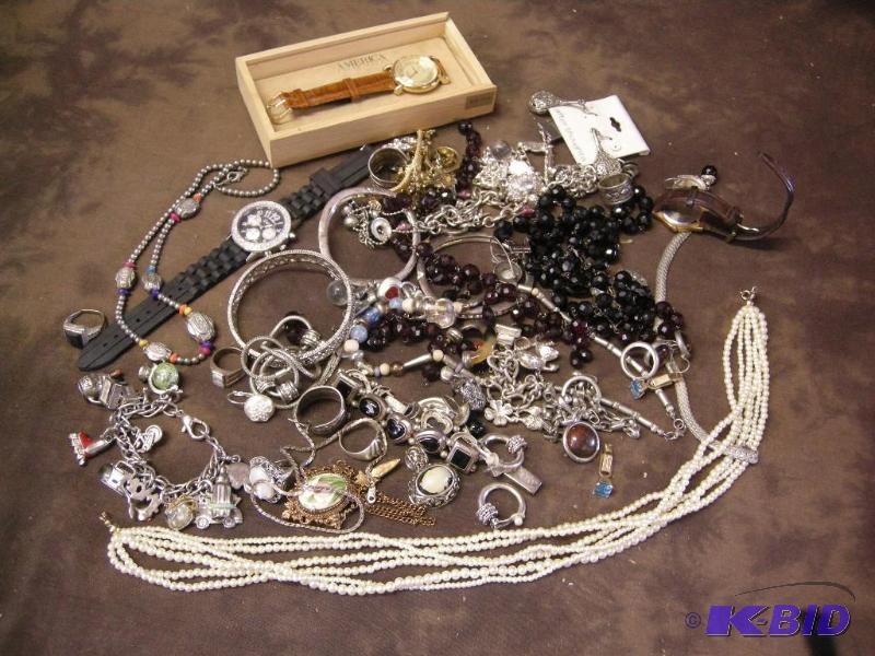 lot 336 image: Jewelry lot