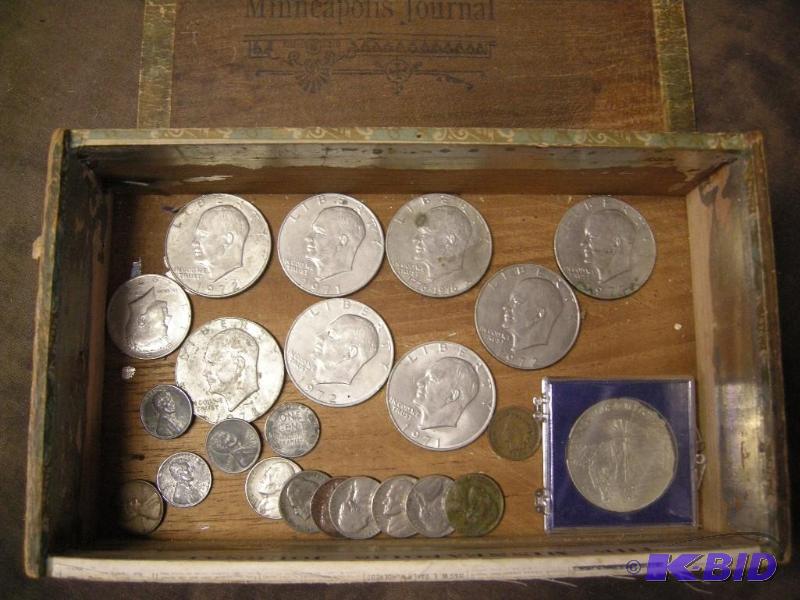 lot 355 image: Vintage coin lot including 8 Ikes and more