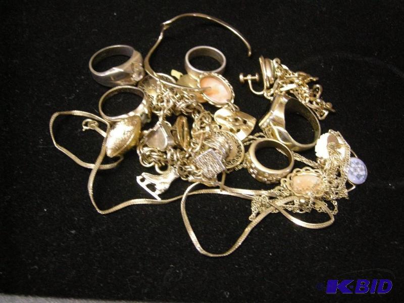 lot 358 image: Gold plated jewelry lot