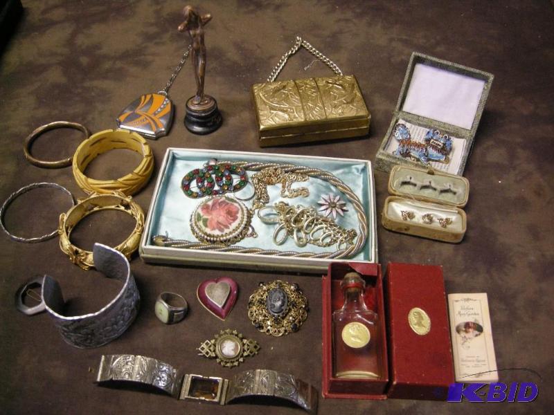 lot 361 image: Antique Victorian  Deco jewelry lot