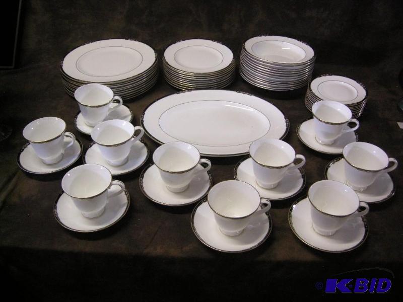 lot 368 image: Wedgwood Bone Chine Preston Made in England