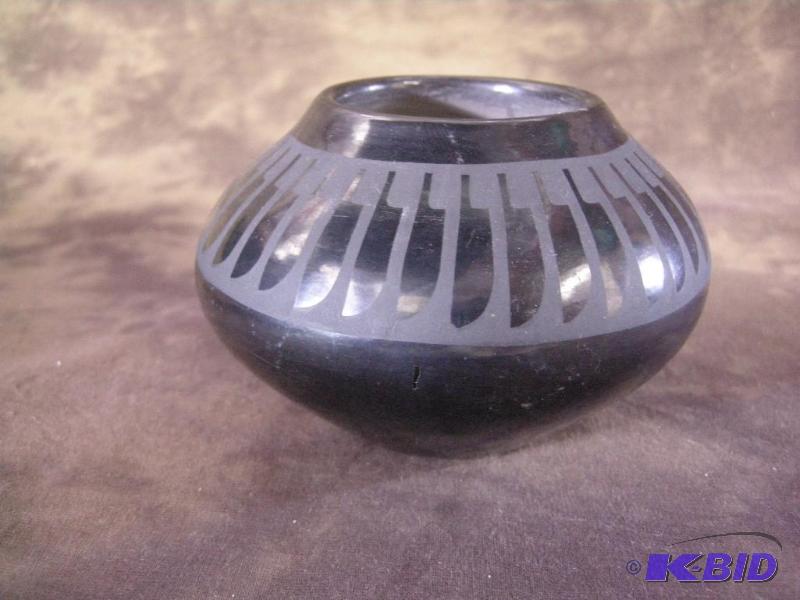 lot 369 image: Pueblo Art San Ildefonso black pottery bowl