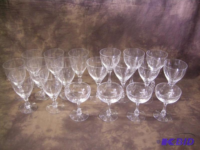 lot 374 image: Fostoria elegant glass