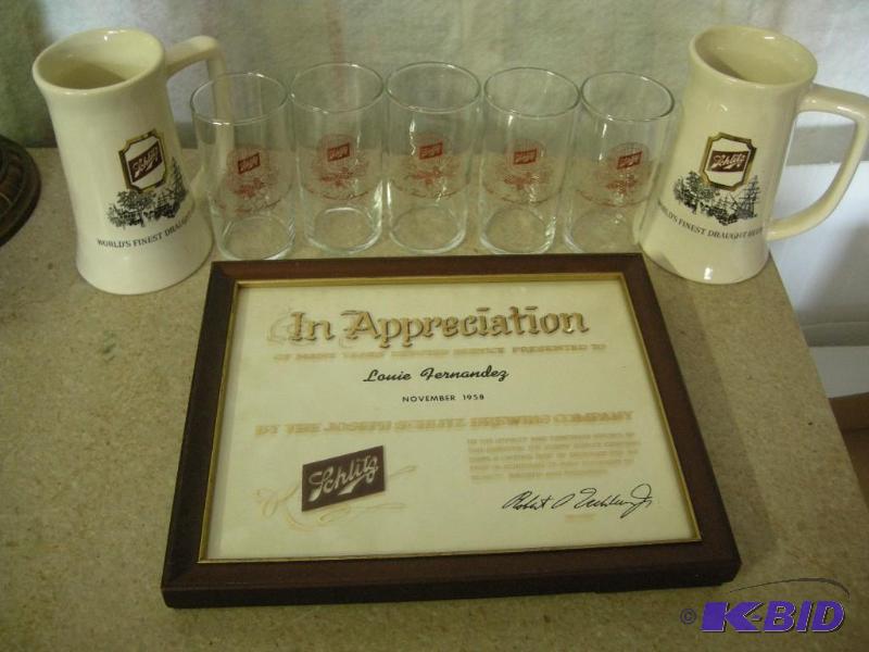 lot 408 image: Schlitz Brewing Co In Appreciation of presentation plaque and 7 Schlitz glasses