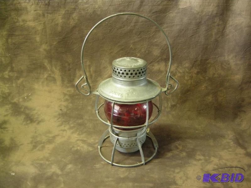 lot 424 image: G.N.R.Y. Dressel railroad signal lantern