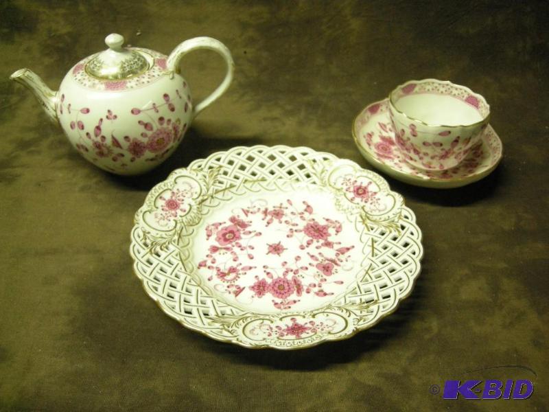 lot 460 image: Beautiful Meissen tea pot, cup, saucer, and plate. Gilded.