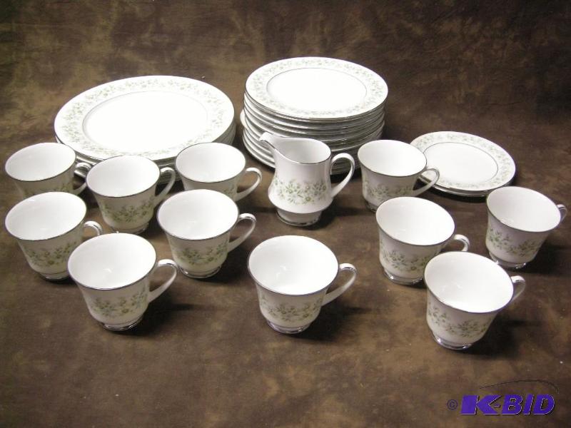 lot 484 image: Vintage Noritake China Savannah set