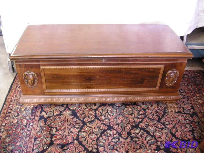 lot 497 image: Lane Cedar Chest Double crest design
