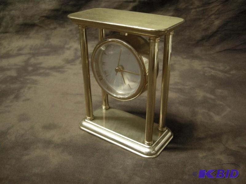 lot 51 image: Bulova deskmantel clock