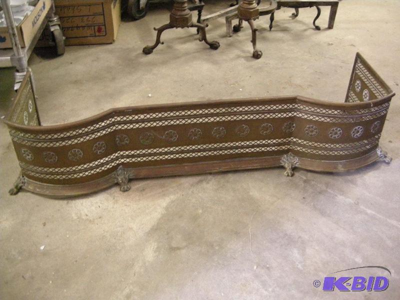 lot 512 image: Victorian brass fireplace fender