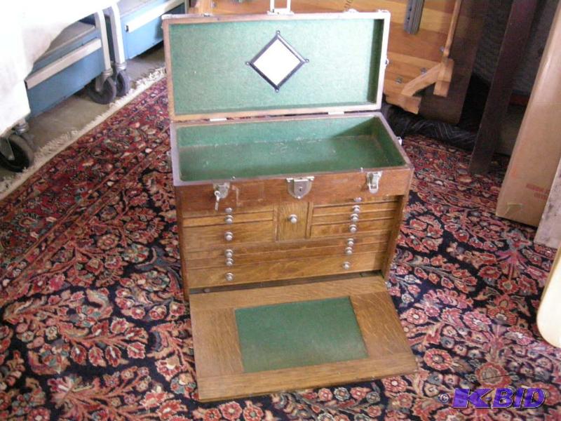 lot 519 image: Gerstner oak machinist tool chestbox with keys
