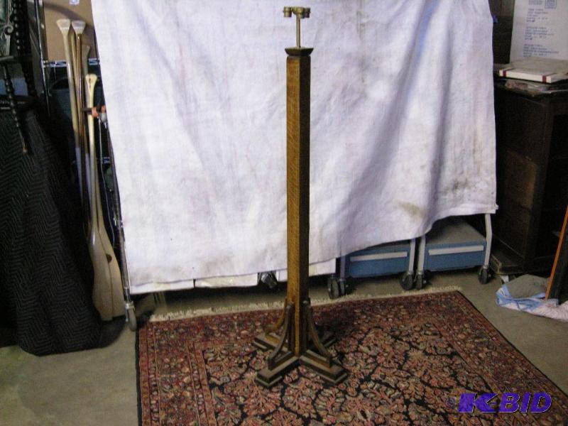 lot 531 image: Mission oak floor lamp