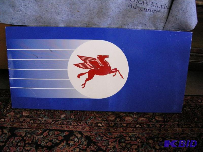 lot 547 image: Mobil gas pump base coverpanel