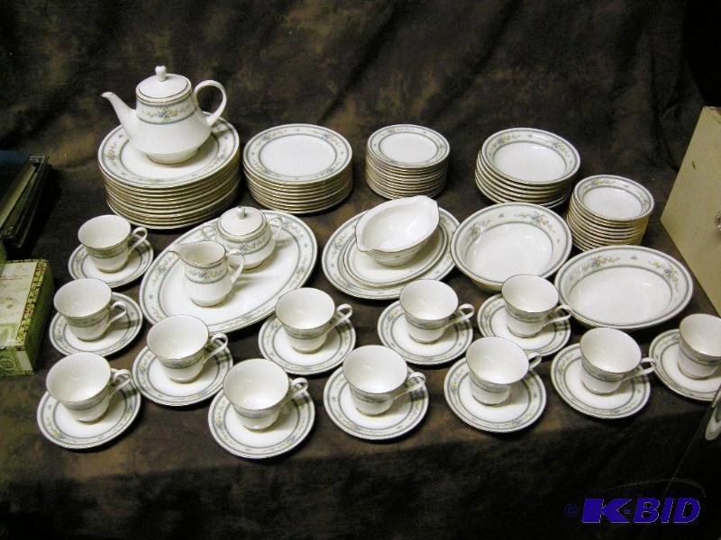 lot 557 image: Noritake Ivory China Amenity set