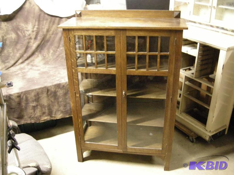 lot 563 image: Antique Larkin Co mission style oak cabinet