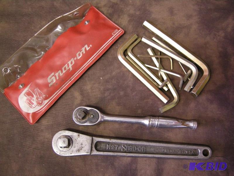 lot 612 image: Vintage Snap-on No.7 12 drive and 38 drive ratchets and Snap-on C15B hex key set