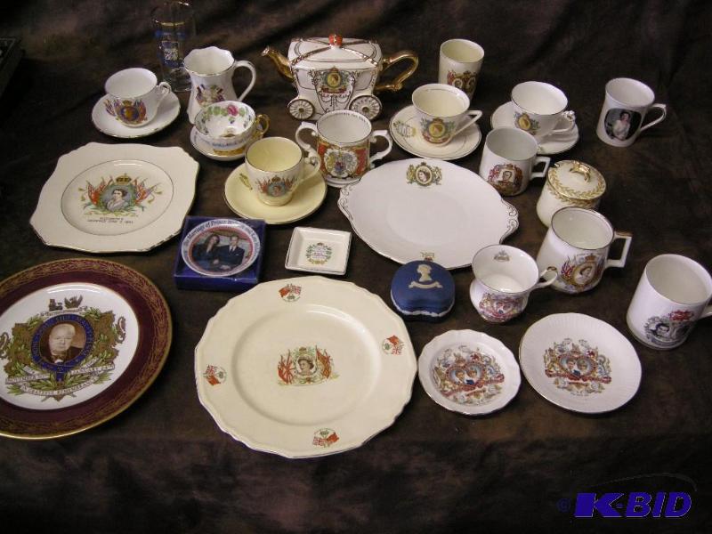 lot 648 image: Group of vintage coronation type china
