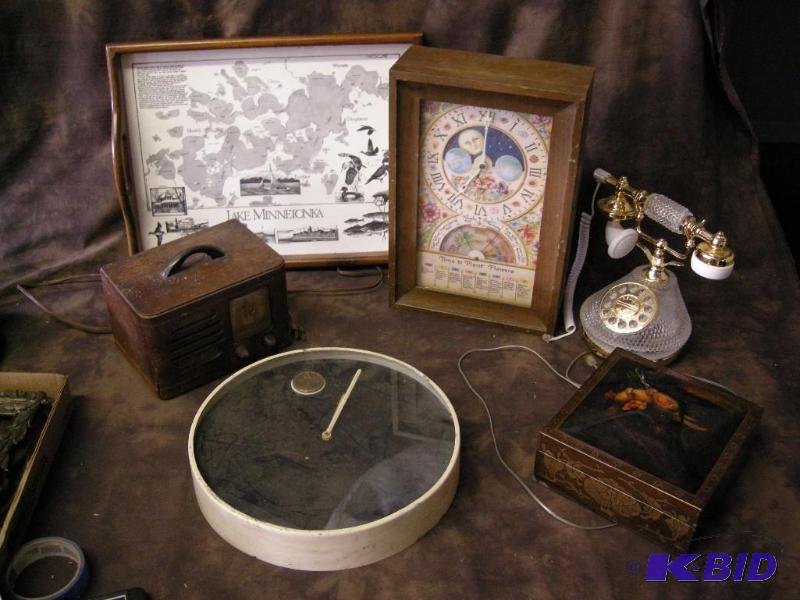 lot 654 image: Vintage group