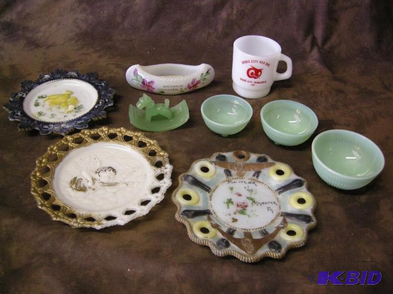 lot 656 image: Vintage souvenir glass and more