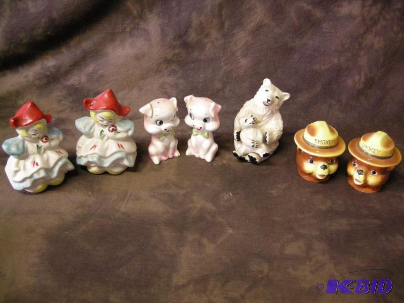 lot 662 image: 4 sets of salt & pepper shakers