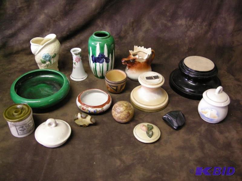 lot 667 image: Group vintage potterystone items