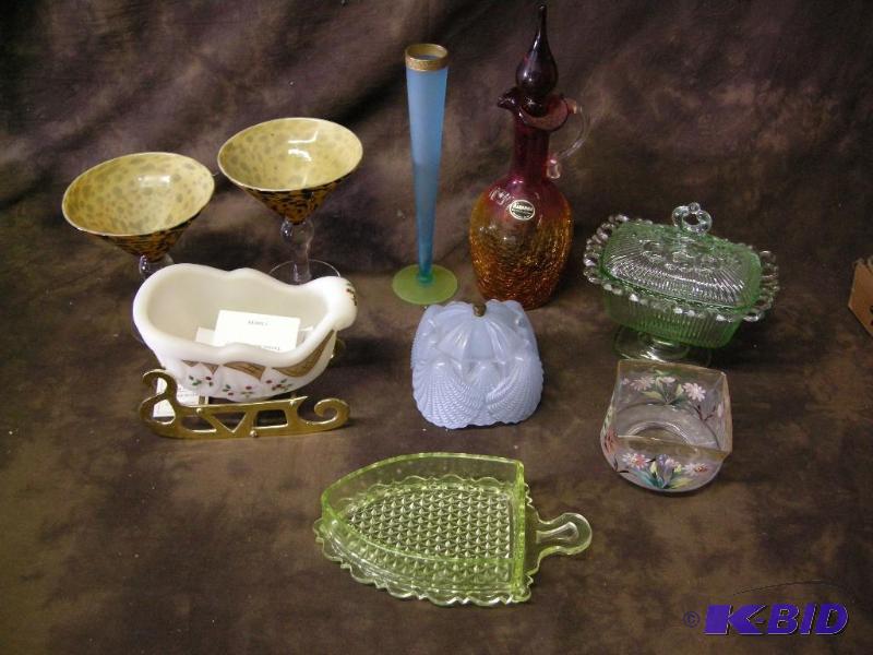 lot 668 image: Group vintage glass