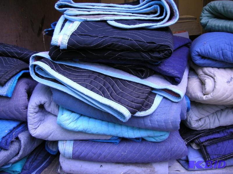 lot 681 image: 8 furniture packing blankets
