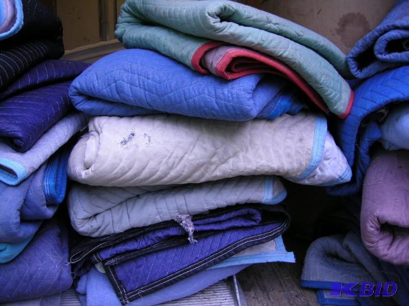 lot 682 image: 7 furniture packing blankets