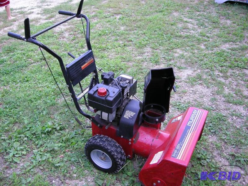 lot 684 image: Murray snowblower 5hp