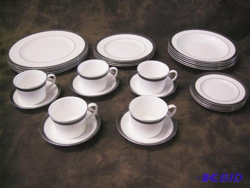 lot 73 image: Wedgwood china Metropolis
