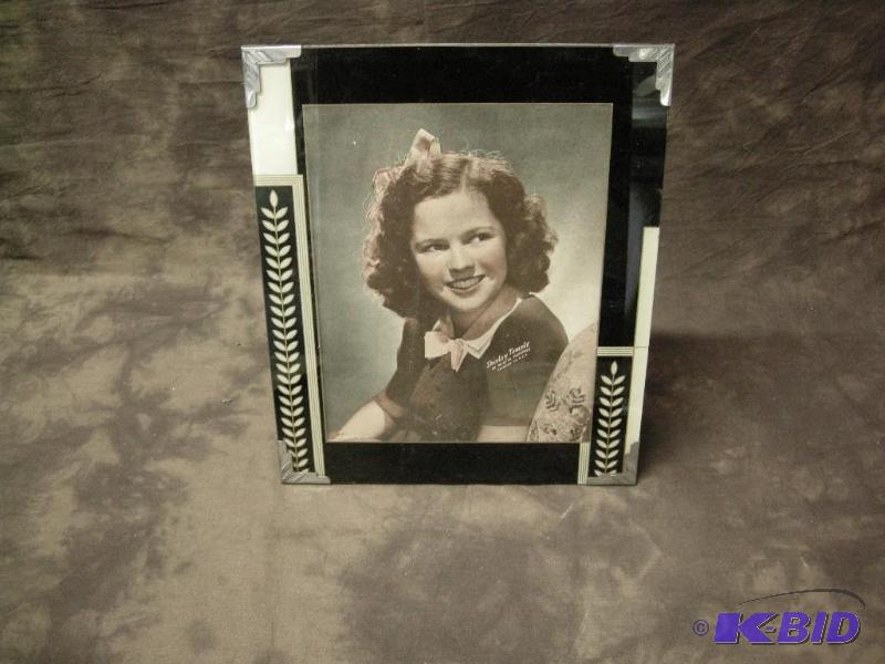 lot 87 image: Art Deco (1920s-1930s) Reverse Painted Glass picture frame
