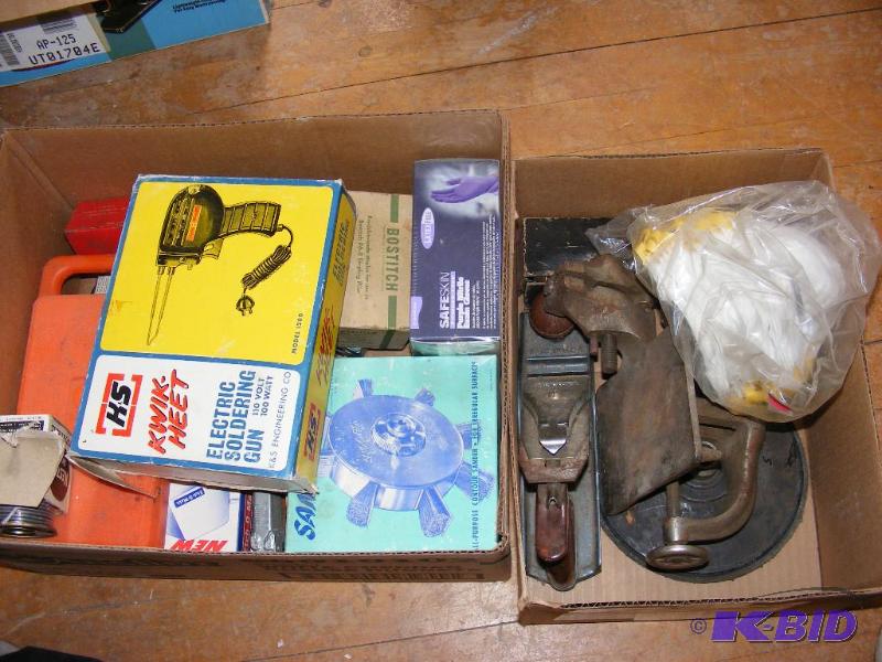 lot 103 image: Variety of small hand tools Planer and vise...