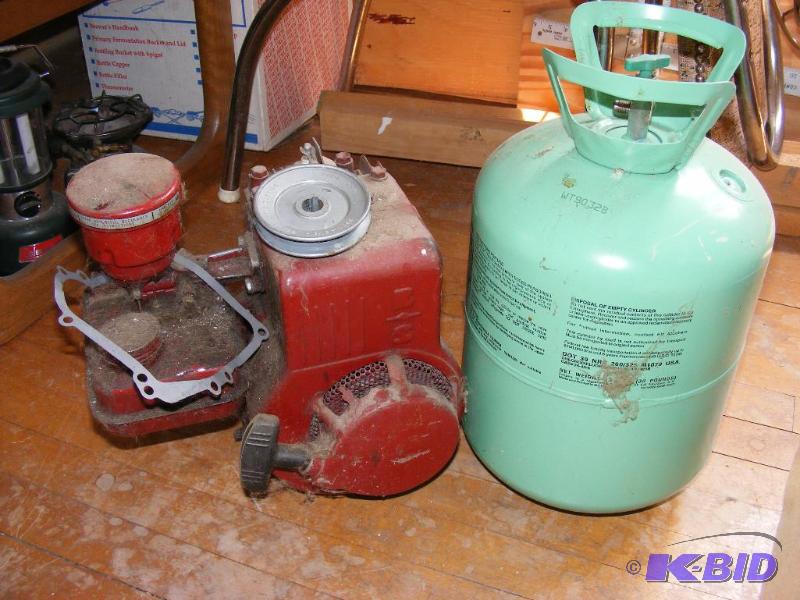 lot 108 image: small motor, untested unknown tank...