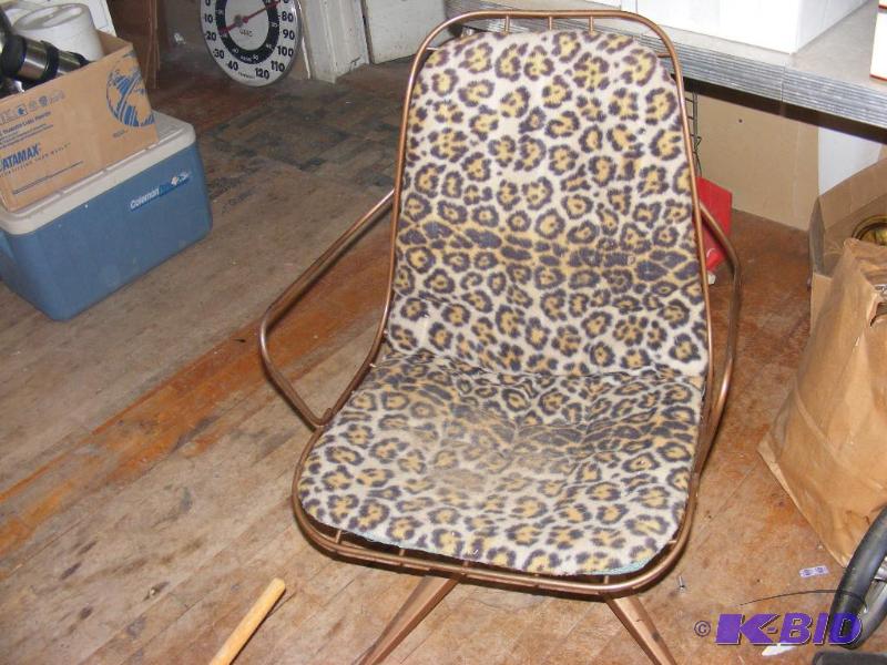 lot 110 image: Vintage style Wire Chair with cushion...