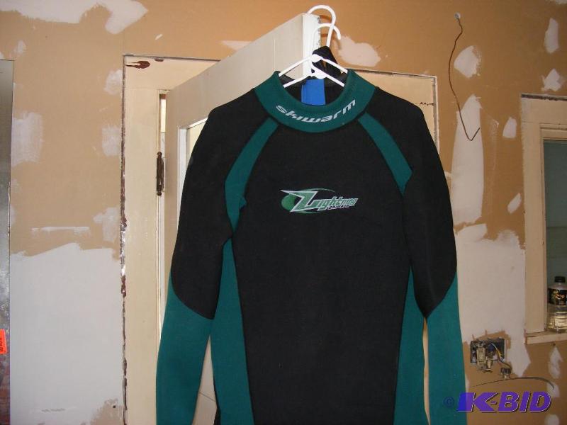 lot 118 image: Skiwarm XL Wet Suit...